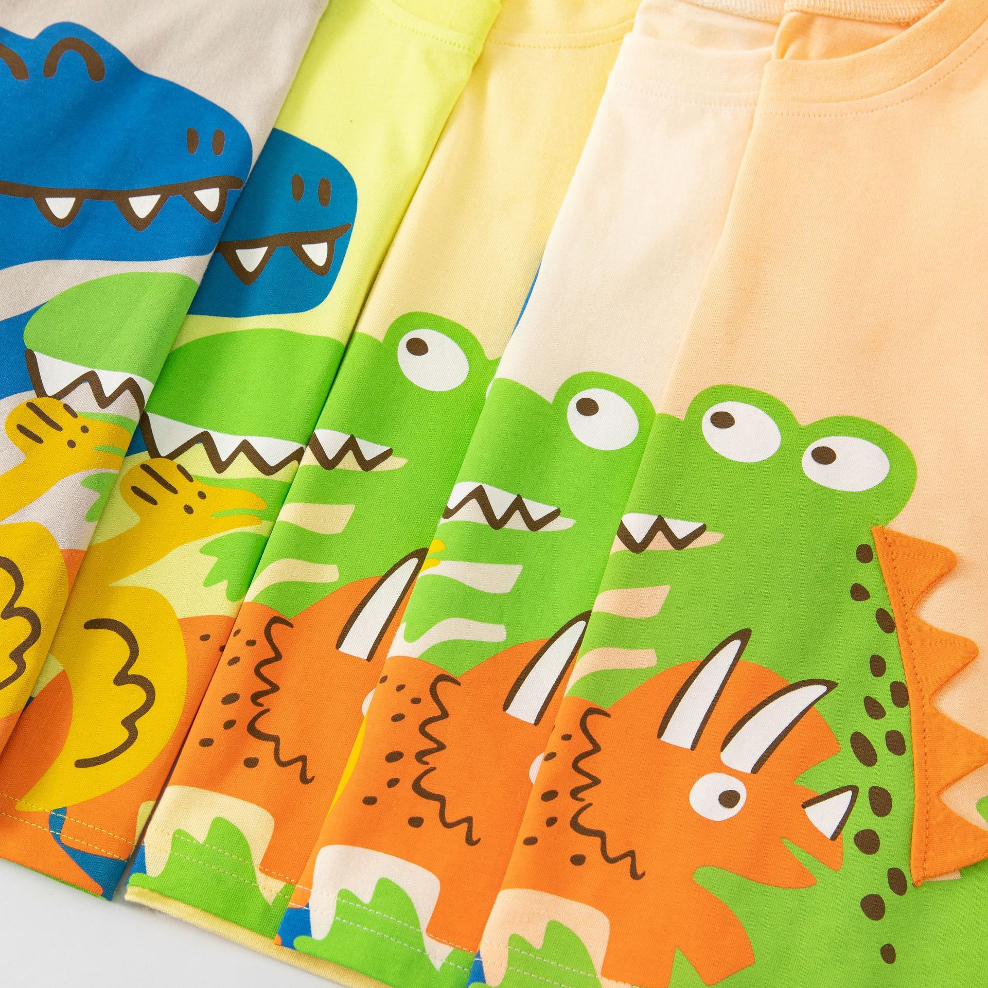 Betop ropa para niños 2025 verano niño dinosaurio camiseta de manga corta impresión ropa de bebé de media manga de moda