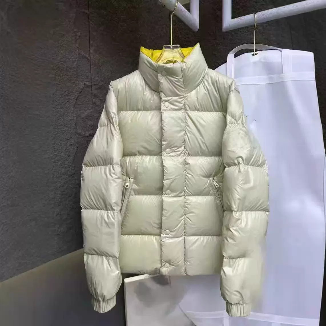 蒙家新款男女同款羽绒服时尚百搭羽绒服袖标立领短款外套