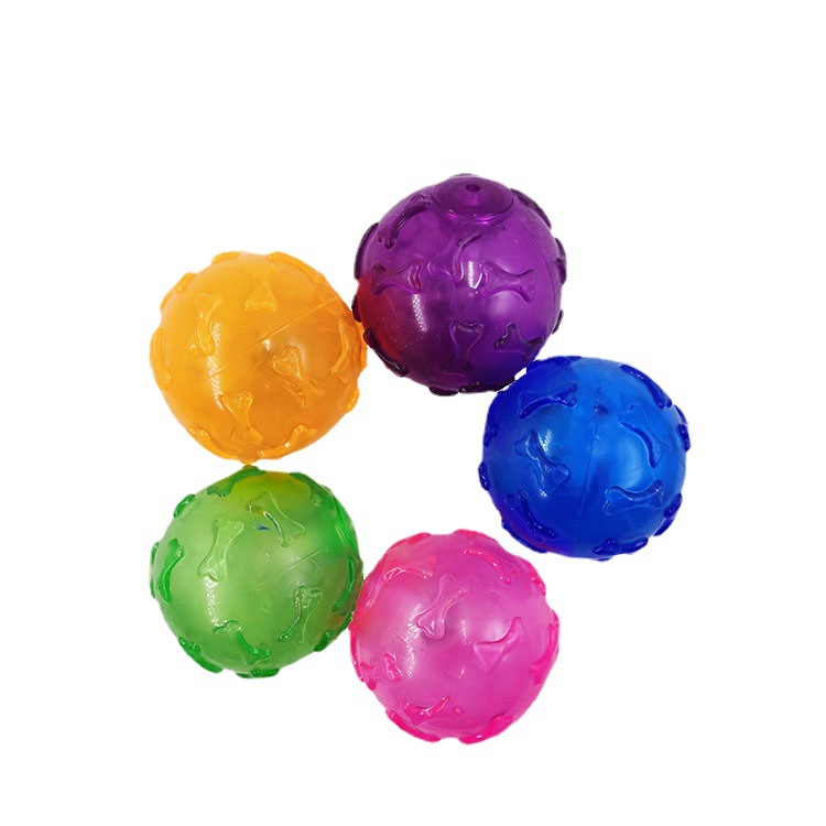 En stock al por mayor mascota flash bola juguete gato y perro LED luminoso sonido hueso bola TPR mordedura-resistente Limpieza de dientes bola elástica