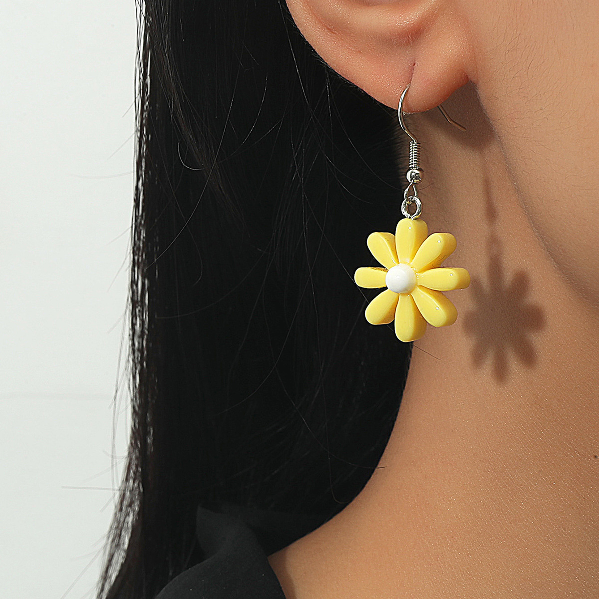 Korean style temperament resin daisy ear...