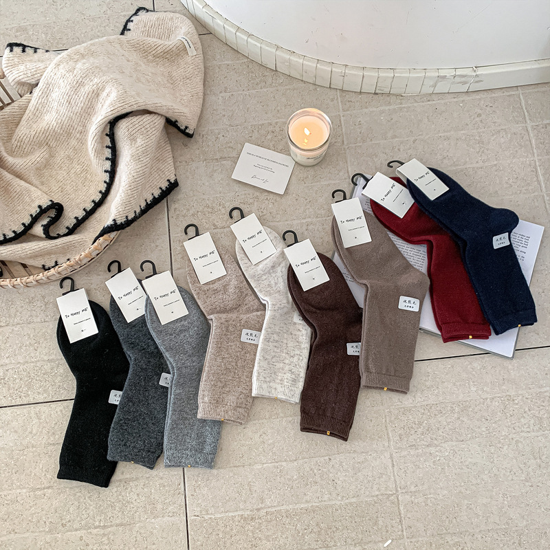 Super Soft Seamless Autumn and Winter Warm Special Raccoon Fur Wool Mid-Tube Japanese Retro Mori Style Slouch Socks for Women Korea