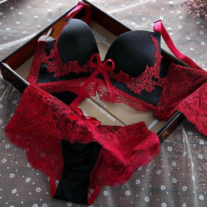 Urban New Red Intimates for Women with Small Breasts, Push-Up Bra for the Year of the Snake, No Rims, Breast-Retracting Anti-Sagging Bra