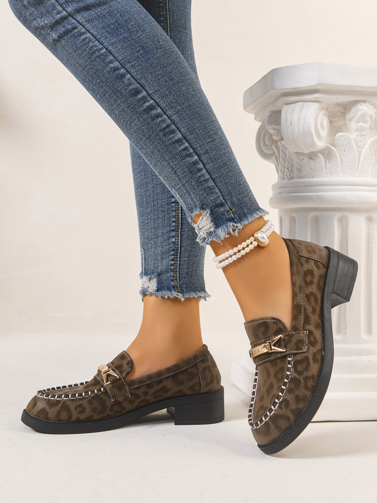 Dames loafers met metalen ketting en luipaardprint_voghion.com