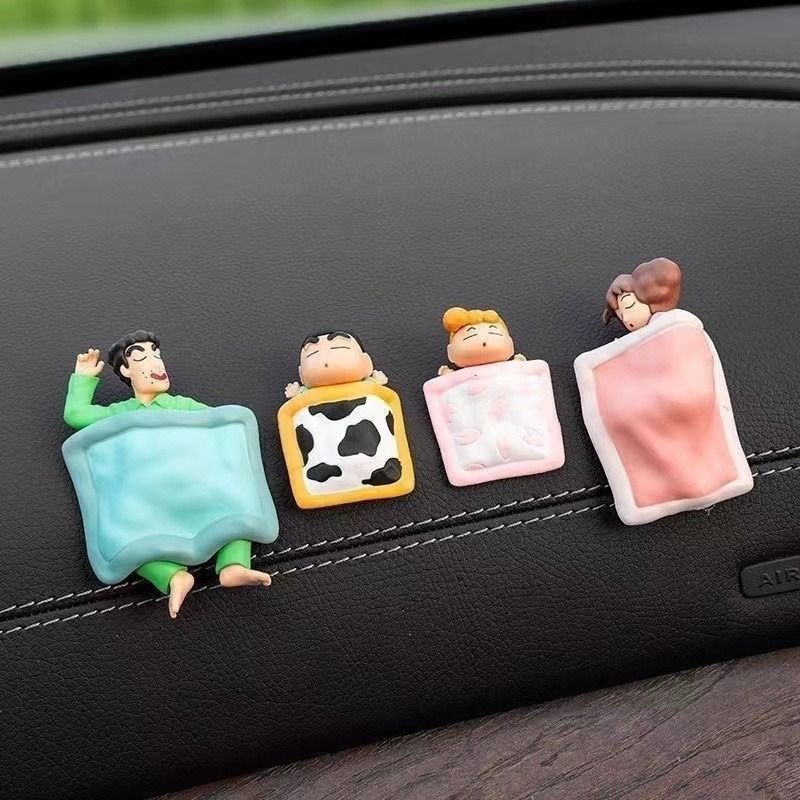Decoración de coche Xiaoxin 2024 nueva muñeca linda consola central coche eléctrico decoración interior coche pequeño decoración de coche mujer