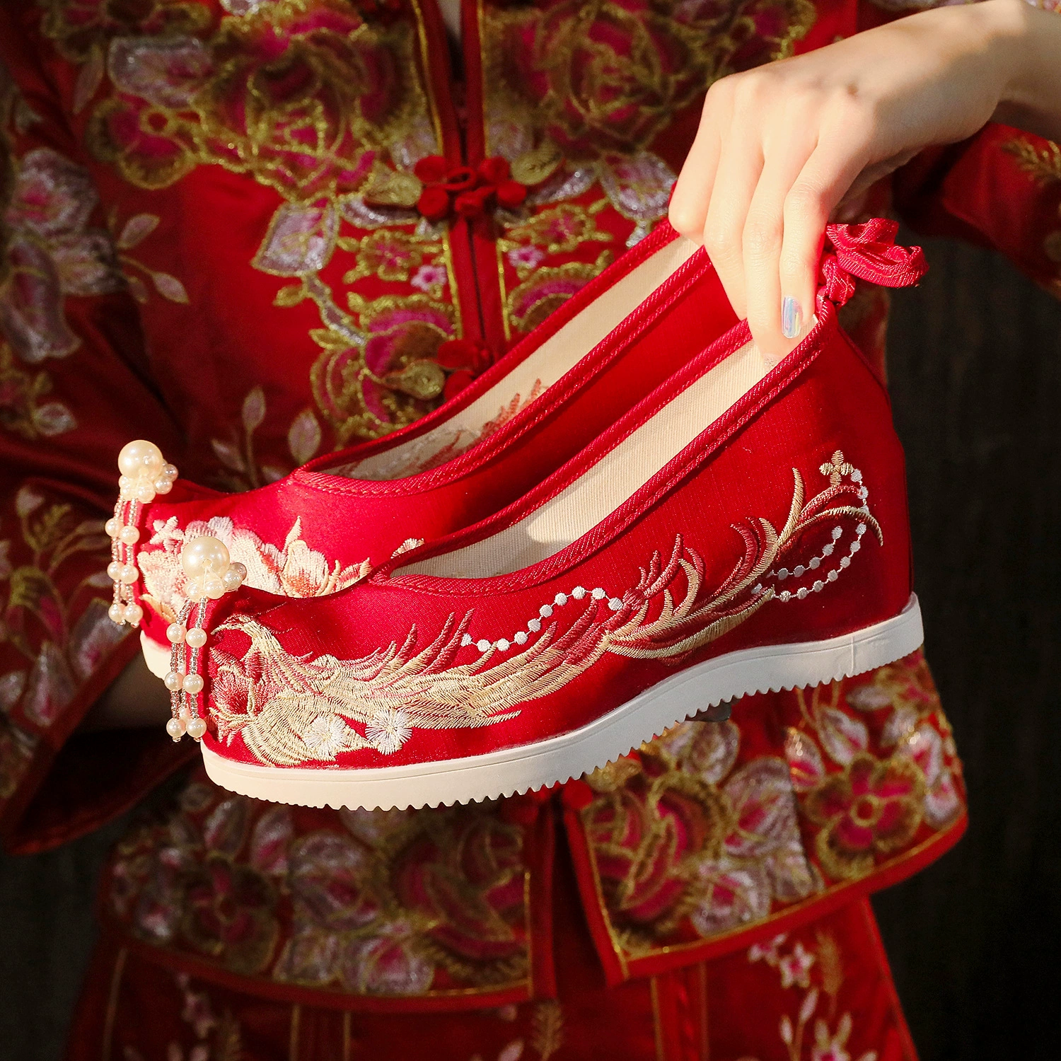 Fenglaiyi Свадебная обувь Антикварная обувь Костюм Xiuhe Tang Обувь с вышивкой бисером Красная Свадебная обувь Ханьфу Свадебное китайское представление