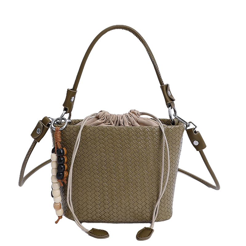 Transfronterizos bolsos de cubo de cuerda bolsos de mujer versátiles bolsos de mano otoño e invierno 2025 nuevo tejido mochila de viaje