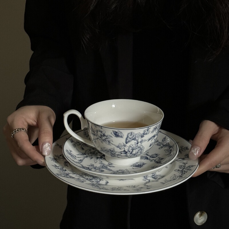 French Vintage VIntage Blue Flower Series Dinner Plate Ceramic Breakfast Bowl Afternoon Tea Cup Saucer suit in stock French Vintage VIntage Blue Flower Series Dinner Plate Ceramic Breakfast Bowl Afternoon Tea Cup Saucer suit in stock