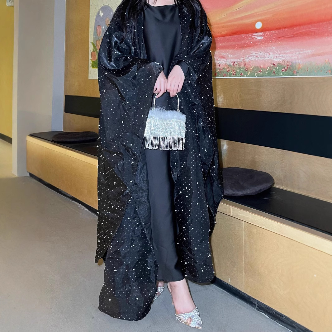 Ensemble abaya Dubaï – Manches longues, ouvert sur le devant, détails perlés (noir, S-L) | Tenue deux pièces de luxe et modeste_voghion.com