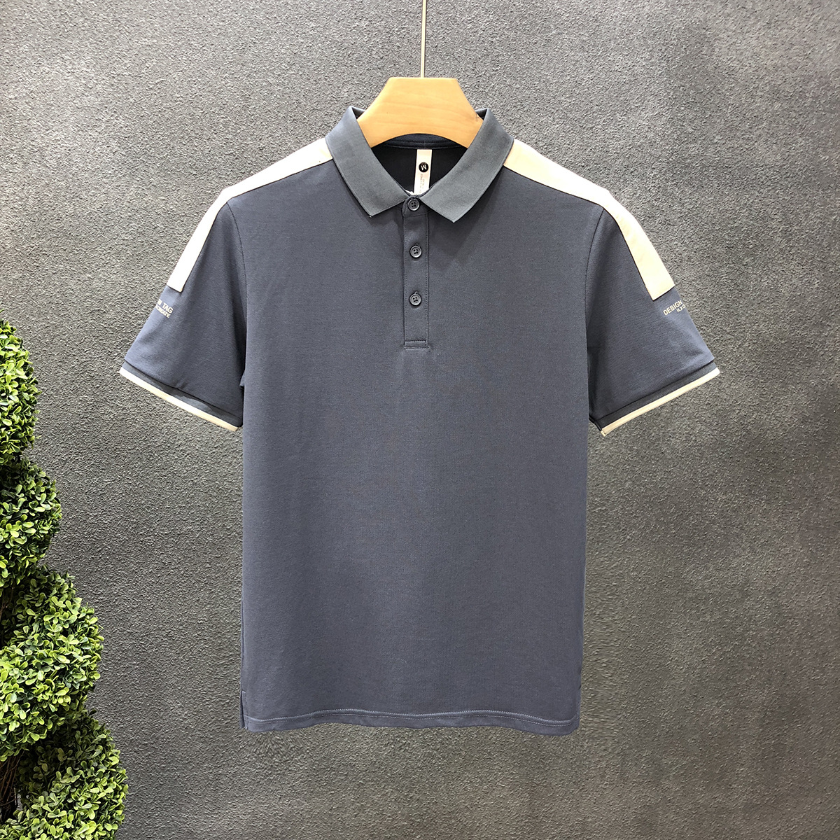 Camisa de polo de verano súper guapo Camiseta de cuello de color de contraste de marca de moda de manga corta para hombres 2023 nueva camiseta de gama alta para hombres