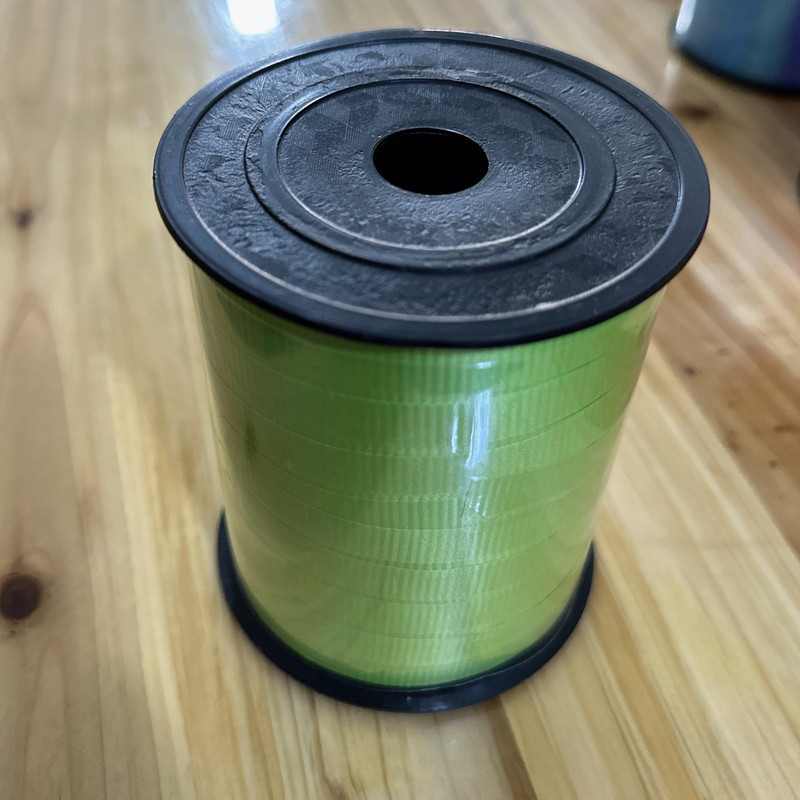 Cinta en relieve de banda plana de plástico de 10mm de ancho 200 m de largo cinta de globo correa de selección de tamaño múltiple