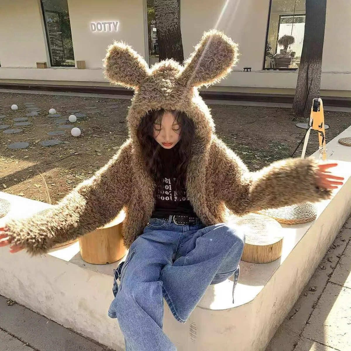 秋冬季短款可爱兔耳朵仿皮草毛绒连帽外套女慵懒风加厚上衣潮