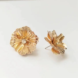 耳环;耳钉;耳坠