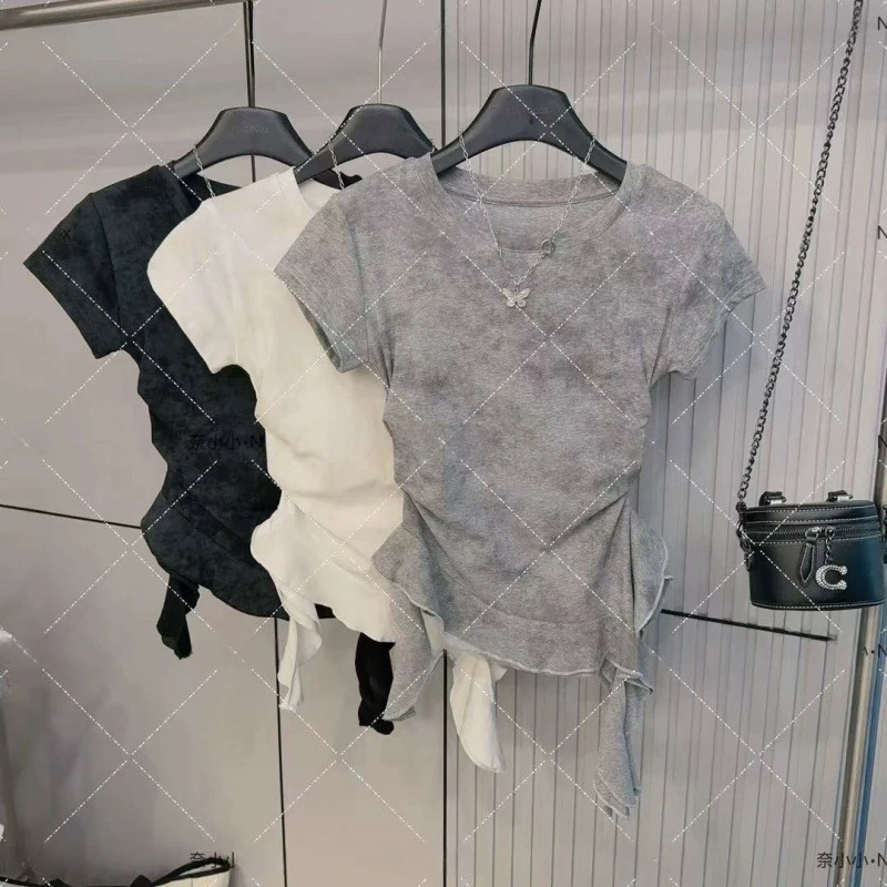 Женская футболка с короткими рукавами и принтом тай-дай, новинка 2025 года, летняя футболка с круглым вырезом и тонкой талией, утягивающий подол, топ в асимметричном стиле