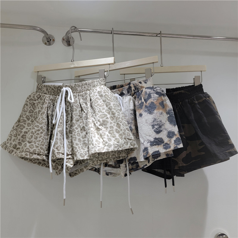 American Retro Camouflage Print Denim Skirt for Women 2026 Summer New Versatile Slimming Loose Hot Girl Short Skirt