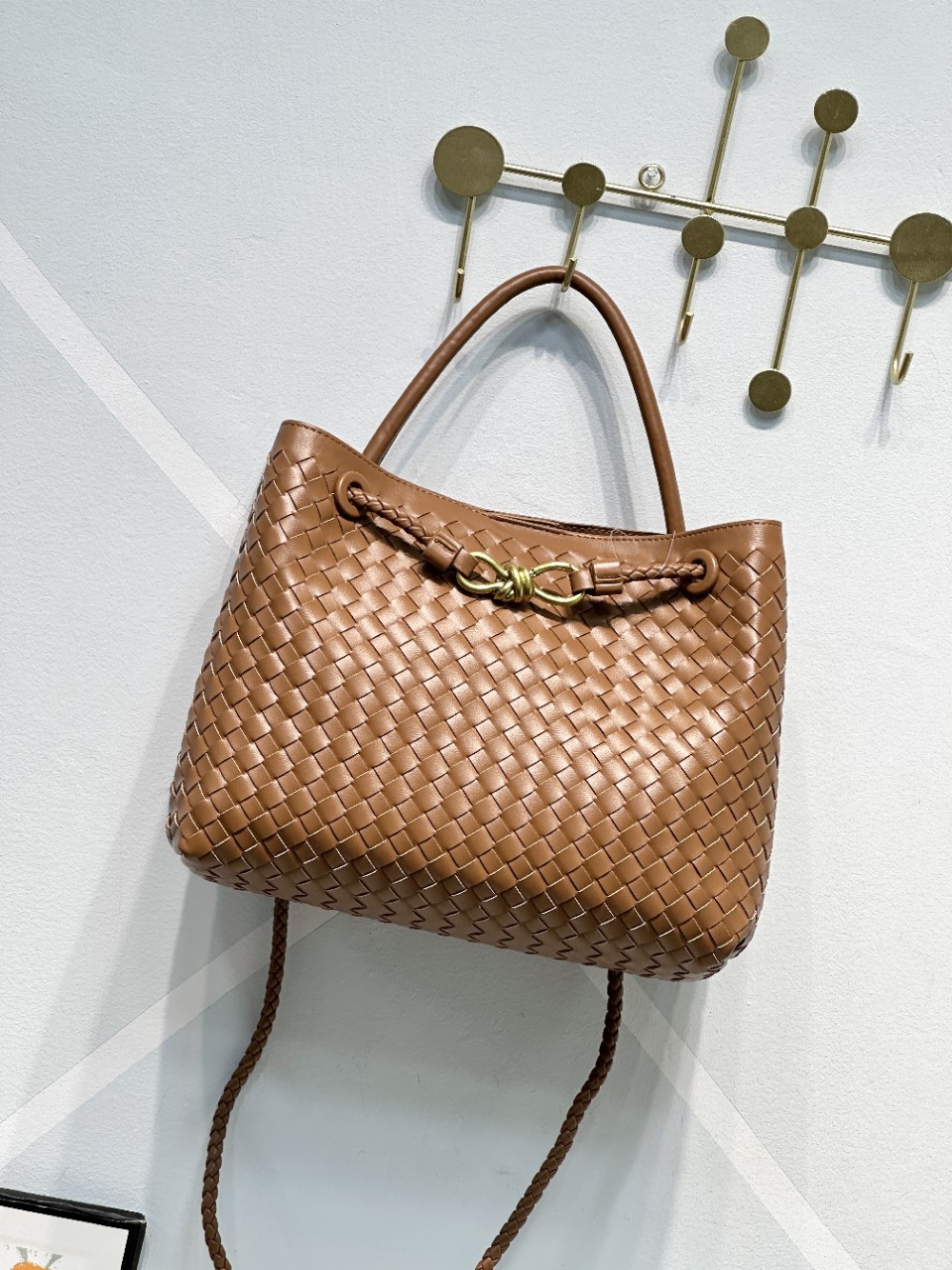 Nueva bolsa de mano de alta calidad de gran capacidad, personalidad femenina, bolsa de tejido simple hecha a mano, bolso de hombro universal