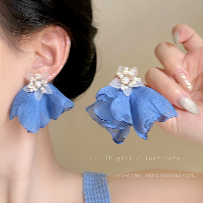Vacancias suave hilo de malla brilla petal pendientes 2026 nuevo super temperamento perla perla hermosa joyas de orejas