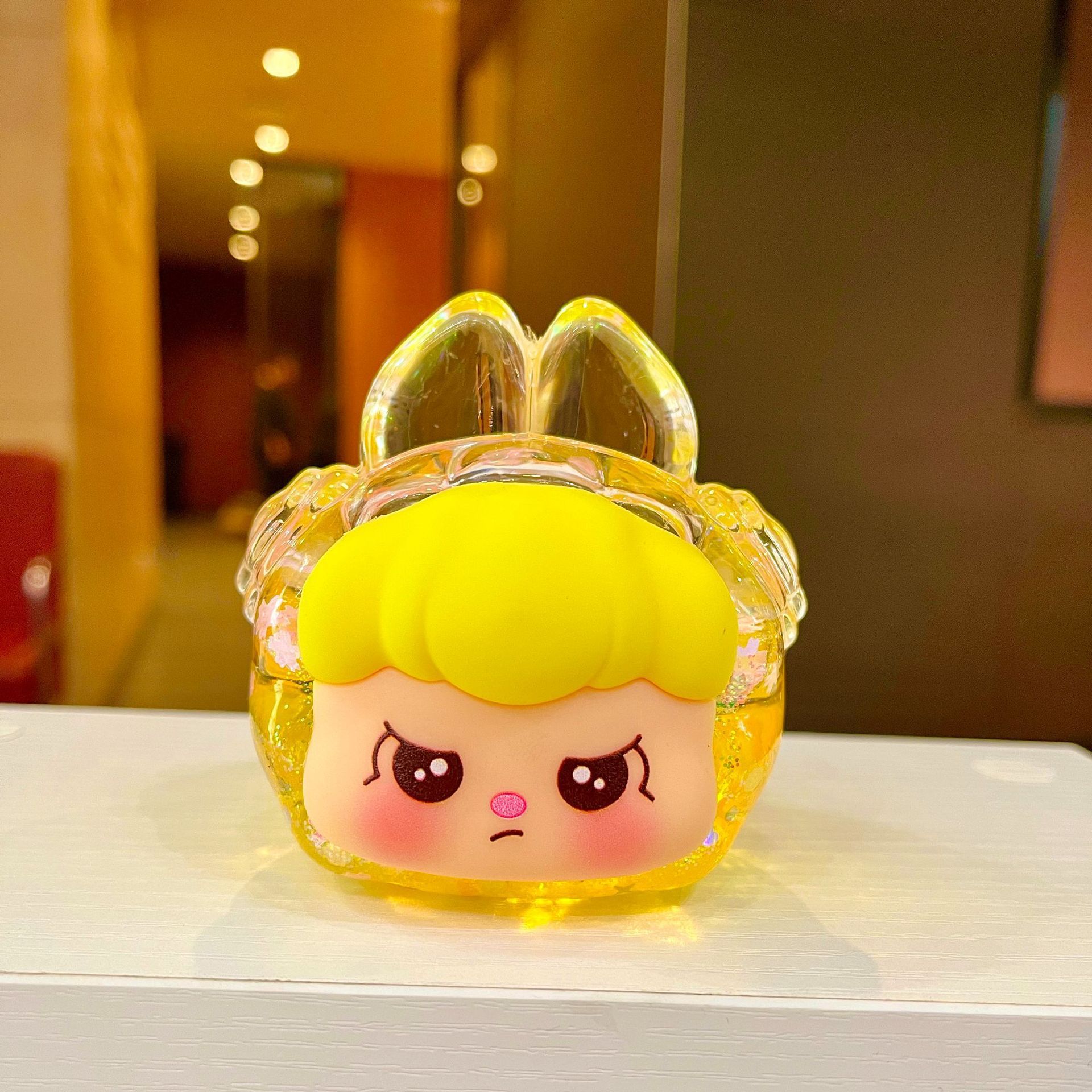 크고 빛나는 깜박이는 꿈 토끼 [노란색]