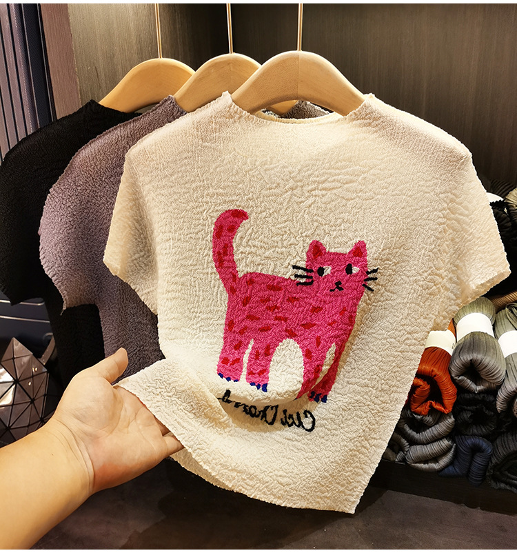 Áo thun nữ cổ tròn xếp ly nhẹ mỏng họa tiết mèo hoạt hình jacquard — đen, Màu trắng nhạt, màu xám chi tiết 1