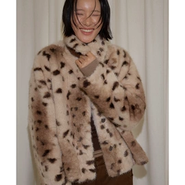 半身裙;毛衣;女式T恤