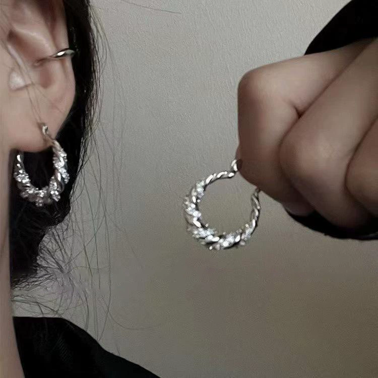 Серьги S925 с серебряной иглой, ретро универсальный металлический стиль, лёгкие 4×2×4 см