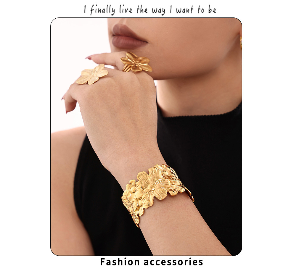 Square Sugar French Fashionable Exquisite Retro Pattern Wide Open Bracelet Titanium Steel Material Bracelet_voghion.com