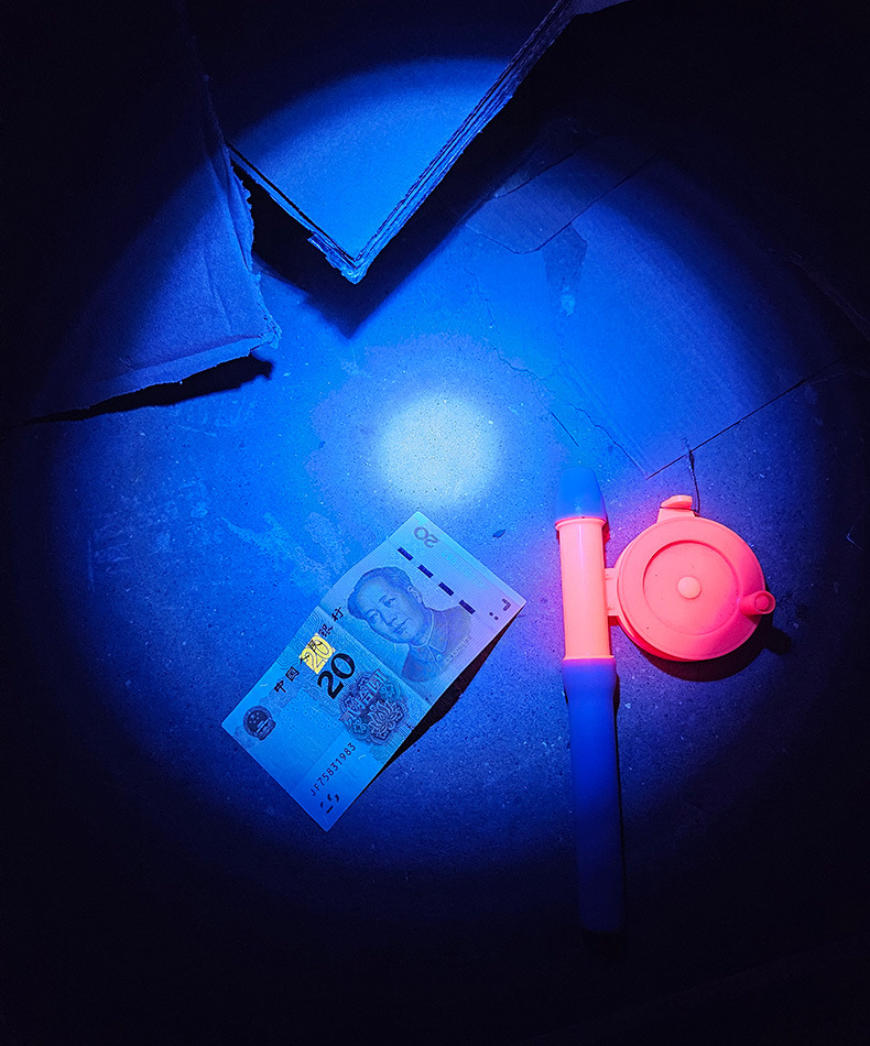 New Model Uv Flashlight with 365Nm Black Mirror for Detecting Grasshoppers, Fluorescent Agents, and Counterfeit Money, Rechargeable 21700