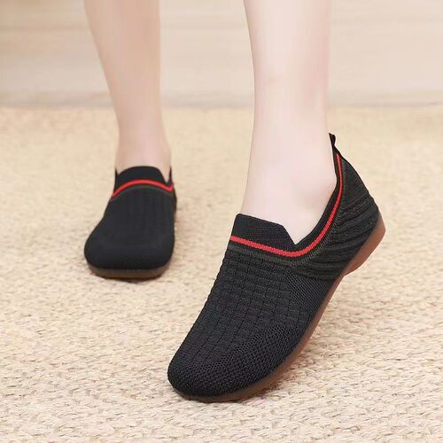 Spring and Autumn new style non-slip slip-on soft-soled mom's shoes fashionable fly-knit breathable versatile lazy shoes for women