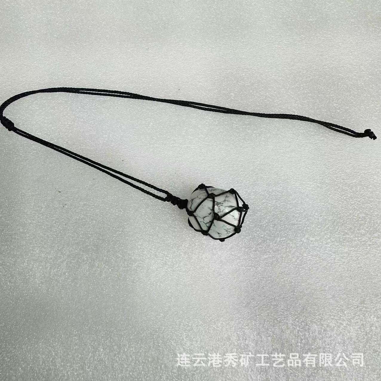 화이트 소나무 돌