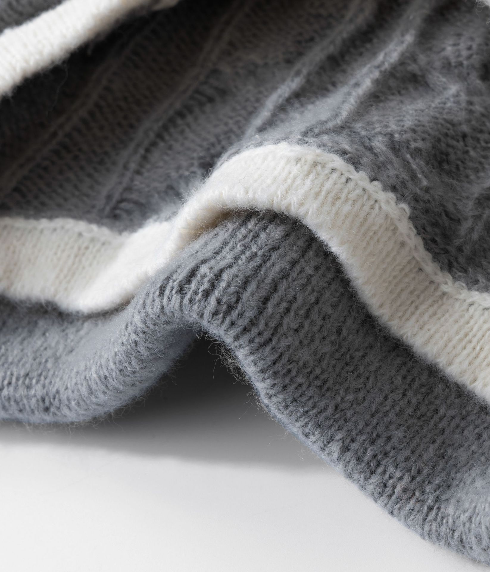 Pull en maille à col V oversize - Pull en grosse maille torsadée pour hommes et femmes - Haut décontracté automne-hiver (Noir/Gris)_voghion.com