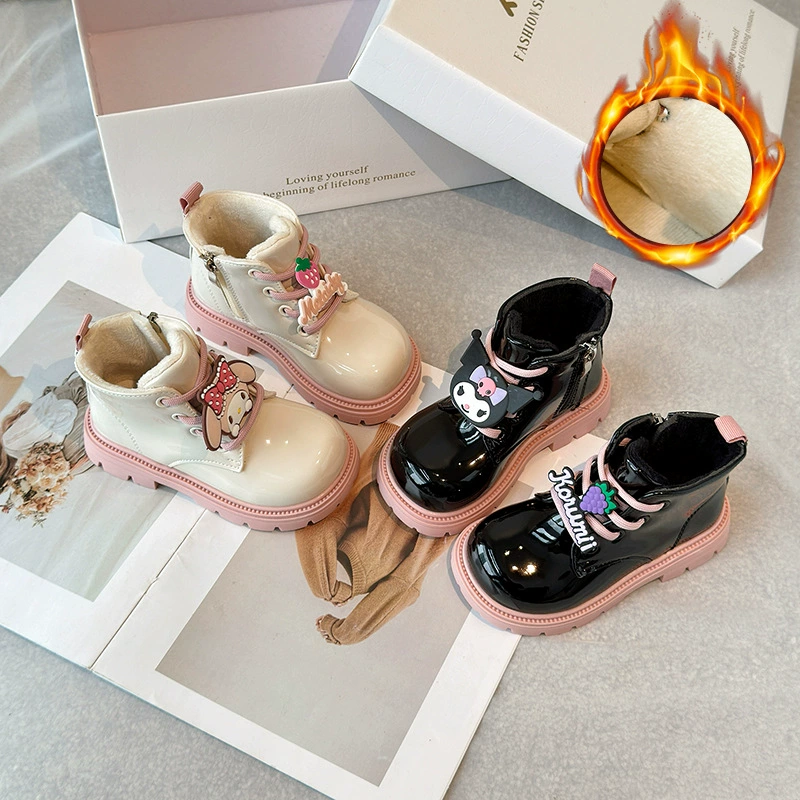 Детские зимние ботинки 2025 года на флисовой подкладке, короткие, с мягкой подошвой, теплые хлопковые ботинки, кожаные ботинки для девочек Kuromi, на флисовой подкладке, теплые