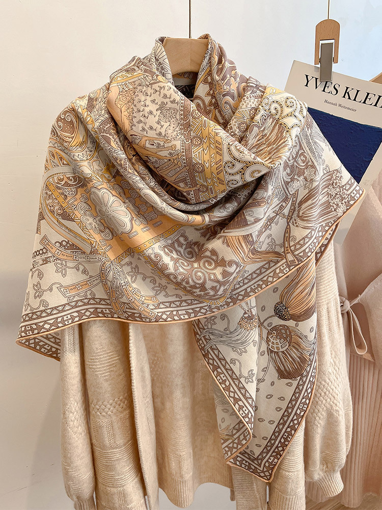 真丝羊毛围巾女大方巾丝巾2022新款三角羊绒披肩薄款秋冬季感