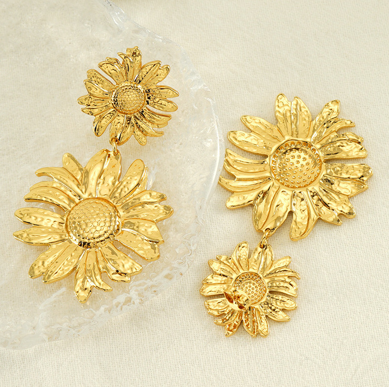 Stone-Free Inlay Material Drop Earrings Classification 1 Pair Quantity 1 Pair Simple Style Flower Stainless Steel 18K Gold Plated Drop Earrings