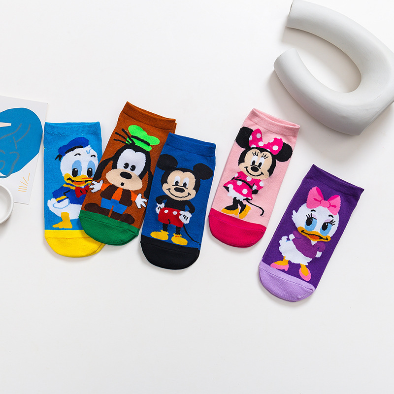 Calcetines de comercio exterior nuevos calcetines de dibujos animados lindos calcetines de mujer casuales coreanos calcetines cortos superficiales ventas directas