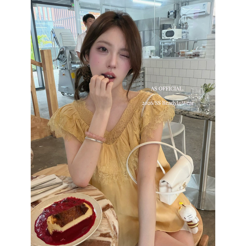 As Official-Beauty Formula Surpasses the Sophistication of a Carefully Styled French-Style Lace Ruffle Collar Blouse 28282 As Official-Beauty Formula Surpasses the Sophistication of a Carefully Styled French-Style Lace Ruffle Collar Blouse 28282