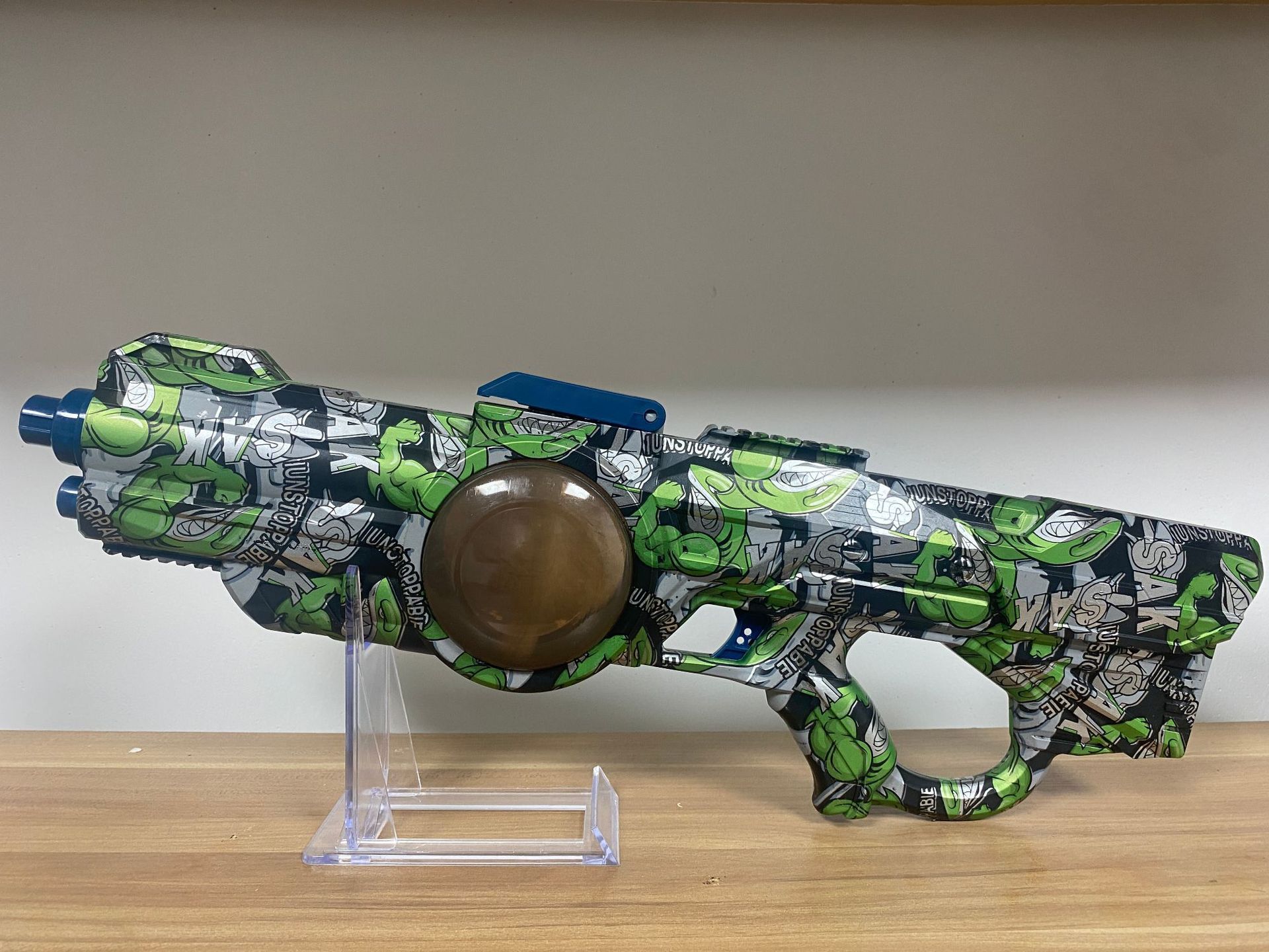 Pistola de agua eléctrica (graffiti tiburón verde) caja de color inglés