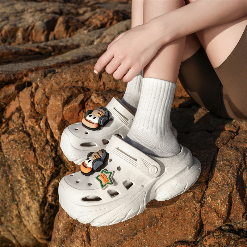 Pisando la mierda, zapatos con agujeros, zapatillas de mujer, zapatos de verano Baotou, zapatos de playa para niñas, sandalias eva al por mayor