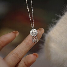 S925纯银捕梦网项链百搭高级感一克拉莫桑钻羽毛流苏吊坠生日礼物