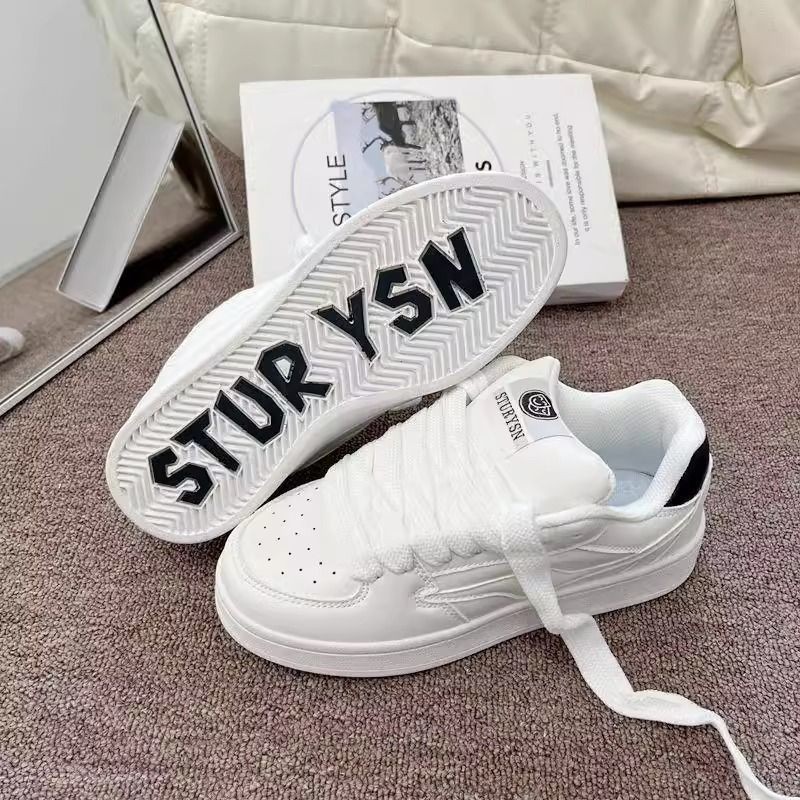 Pequeños zapatos de skate frescos y transpirables de moda para mujeres ins2025 verano y otoño zapatos blancos casuales zapatos de pan para mujeres