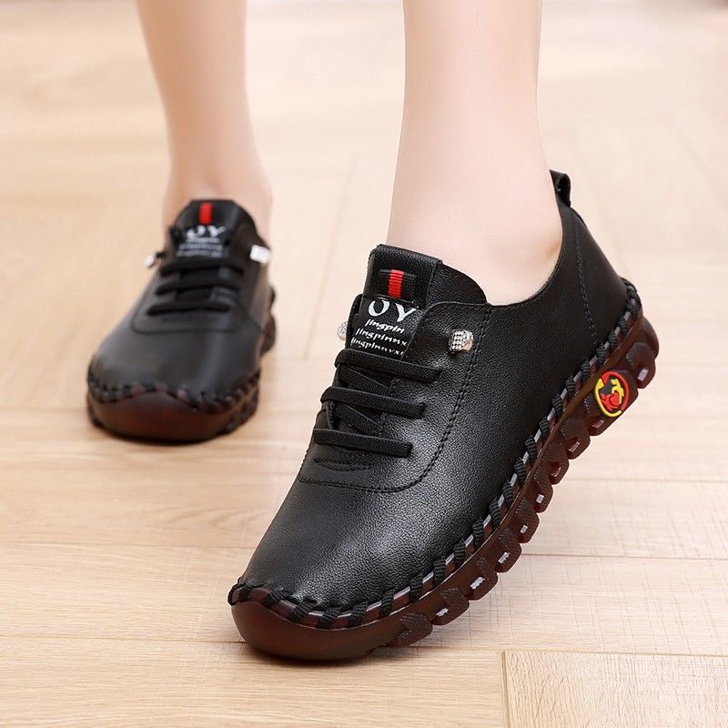 Zapatos de fondo plano con agujeros blancos de fondo suave para mujer verano nuevo estilo 204 todo-fósforo hueco transpirable para mujer cuatro estaciones zapatos de mujer madre