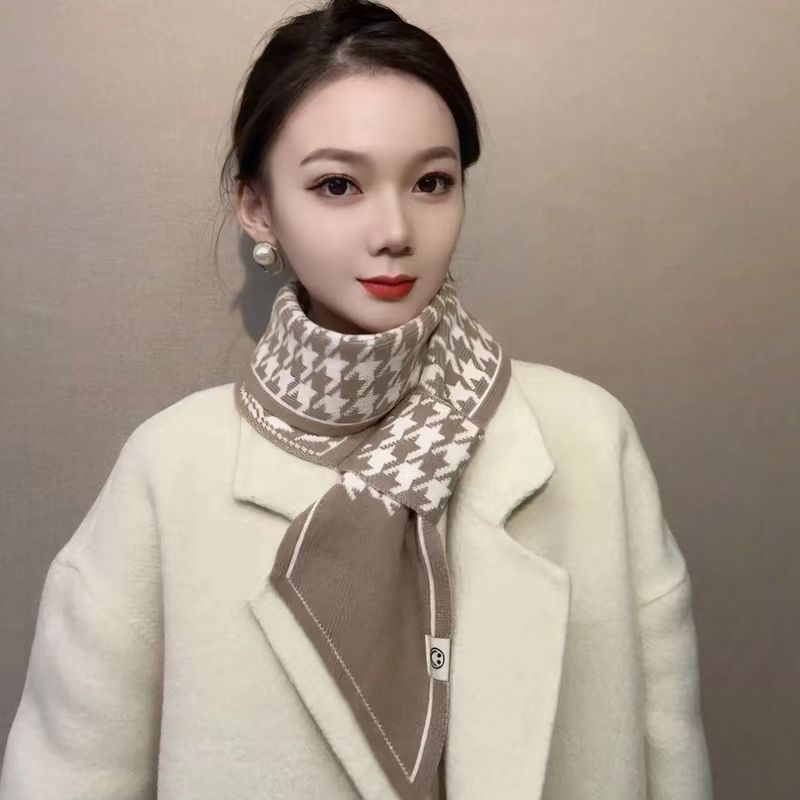 카키색 하운드투스