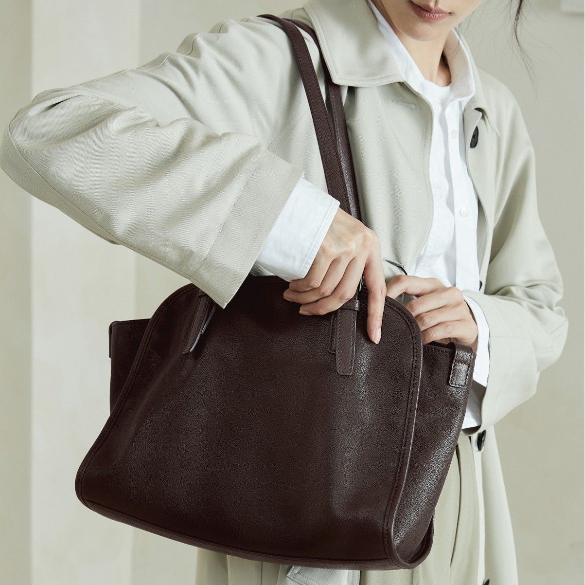 QiuZhen Yuanbao Bowling Bag Vegetable-Tanned Top Grain Cowhide Handbag & Crossbody Bag Retro Genuine Leather Large Capacity Commuter Bag For Women - Thumbnail 4