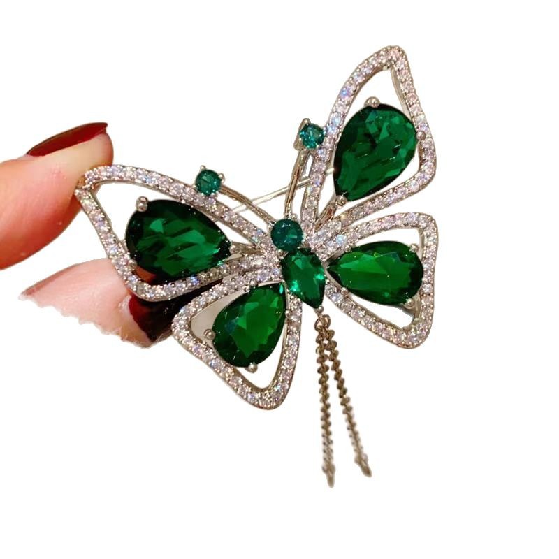 Smaragd Schmetterlingsbrosche Mit Eleganter Quaste Design_voghion.com