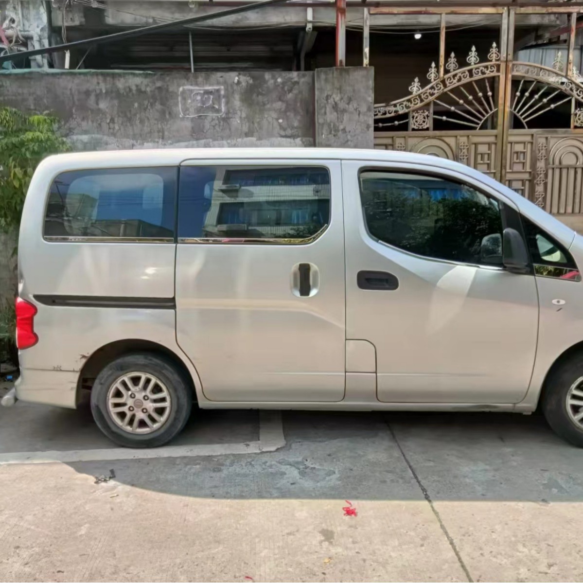 Suitable for Nissan NV200 car window bright strip stainless steel car window trim strip lower car window bright strip Nissan NV200 decoration