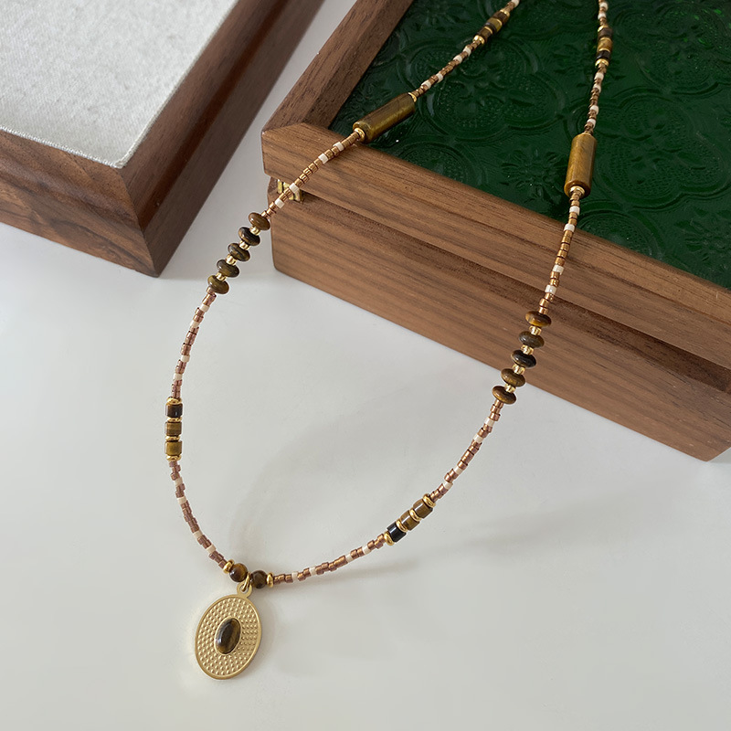 Collar con cuentas de ojo de tigre Maillard Cadena de suéter de otoño e invierno de alta calidad Acero de titanio Cadena de clavícula de piedra natural retro de lujo ligero