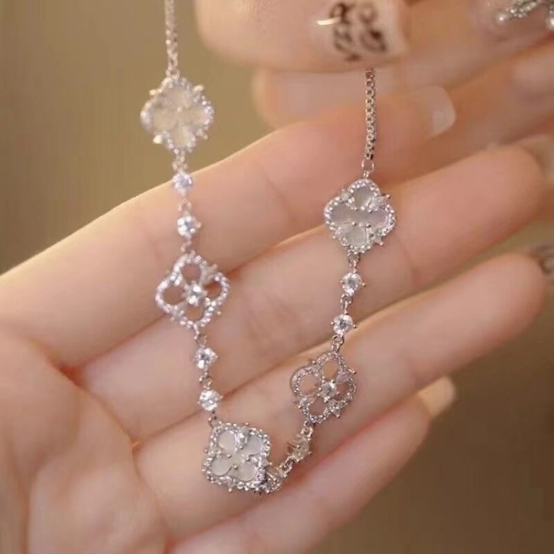 Explosive four-petal zircon flower bracelet light luxury high-end feeling temperament adjustable bracelet new jewelry inventory