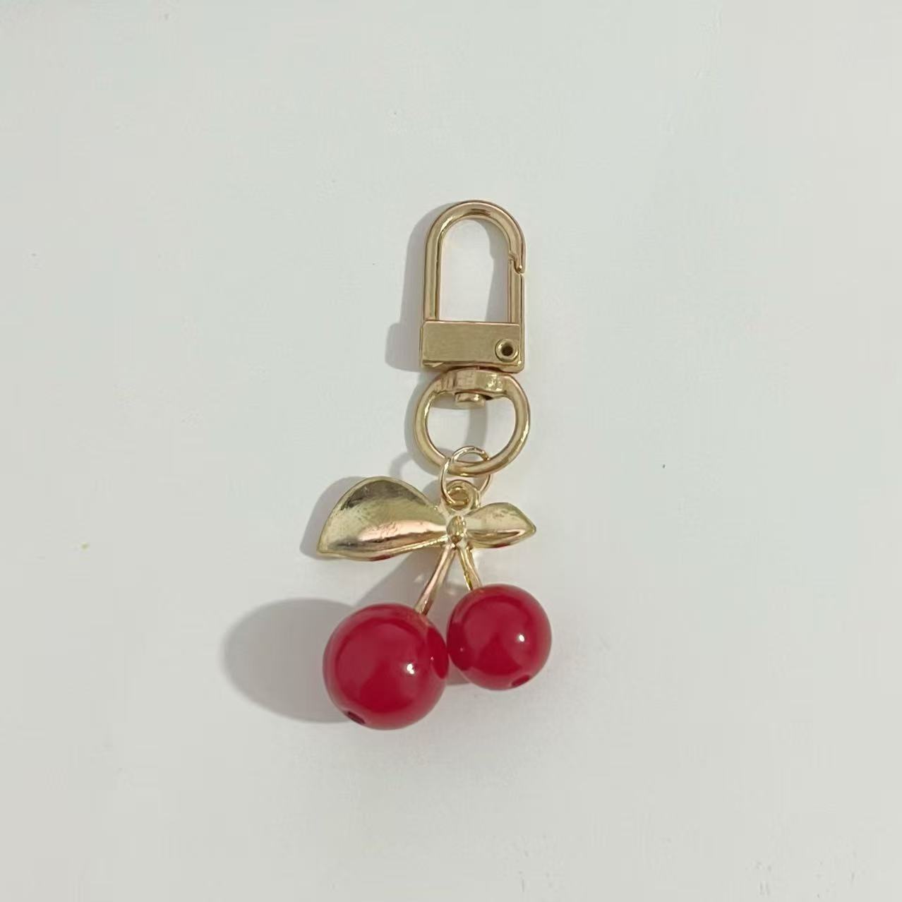 Nuevo estilo transfronterizo de moda europea y estadounidense delicado llavero de cereza de alta calidad sensación de bolsas de automóviles colgante colgante al por mayor