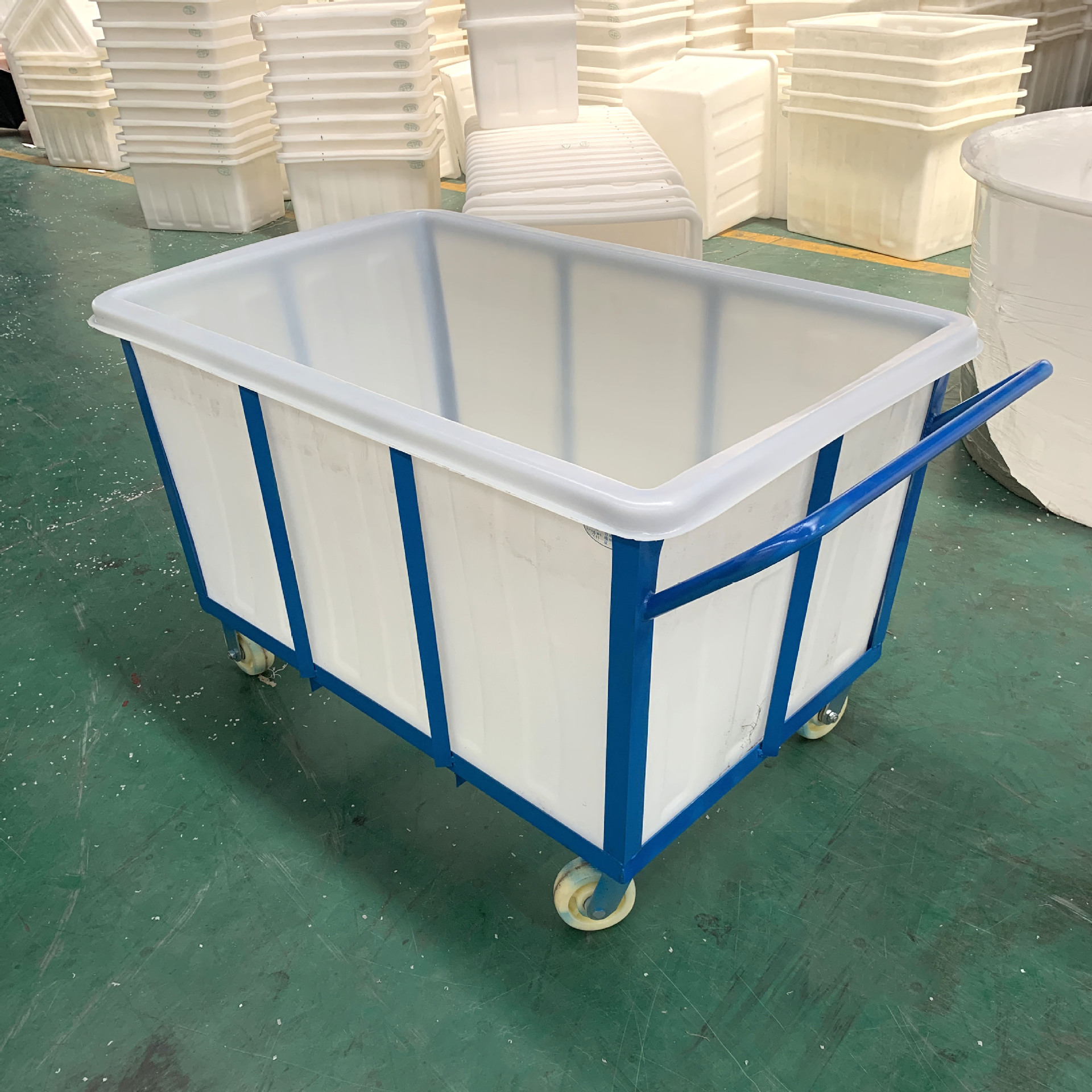 常州厂家全塑料周转方桶周转桶500L堆码桶塑料桶化工桶水桶