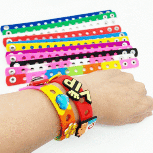 Men's and Women's Silicone Hole Bracelets with Cartoon Doll Silicone Wrist Straps Can Be Inlaid with Shoe Flower Accessories 21cm
