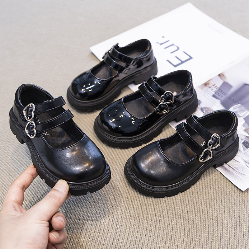 Zapatos de cuero para niñas 2025 primavera y otoño nuevos zapatos de princesa de niños británicos zapatos de espectáculo negro zapatos de moda