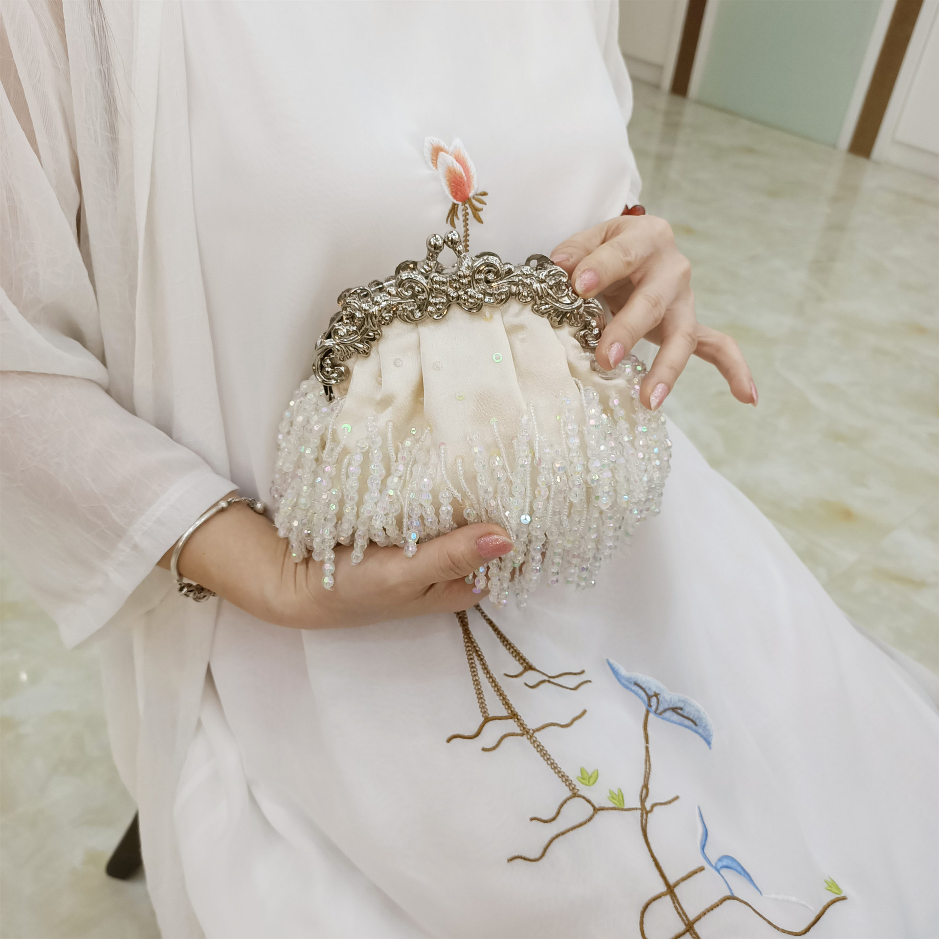 Socialite Vintage Tassel Satin Beaded Embroidered Bridal Handbag Women's Cheongsam Banquet Bag_voghion.com